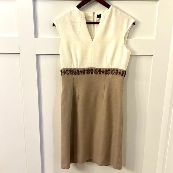 Tahari Dresses & Skirts - Beautiful Dress